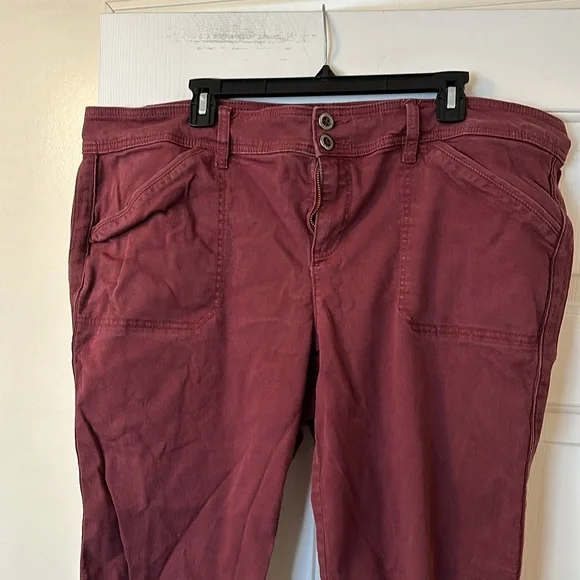 Torrid Merlot cropped pants - Picture 2 of 8